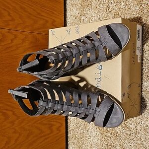 Gorgeous Indigo Rd Sued Sandals. Size 7.5 M. Gray.